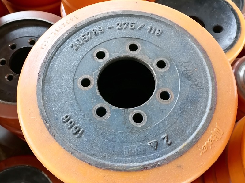 How to Select Polyurethane Wheels for Electrical Forklifts
