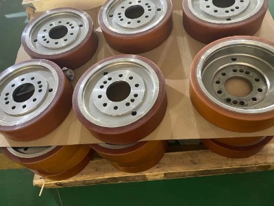 Flange-Mounted Vulkollan® Wheels for AGVs